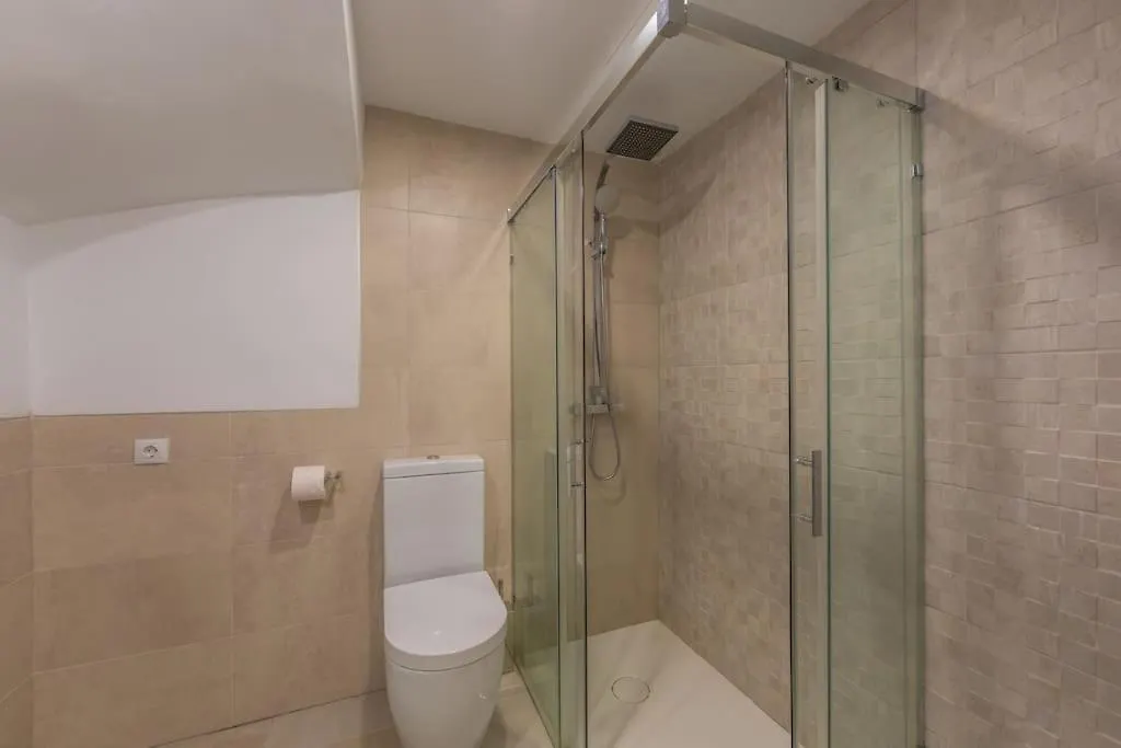 Centric Modern Top Floor Apartment With Terrace, Sea View And Parking Top Quality Beds 塔里法