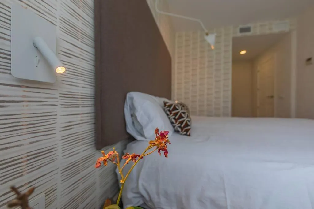 Centric Modern Top Floor Apartment With Terrace, Sea View And Parking Top Quality Beds 塔里法