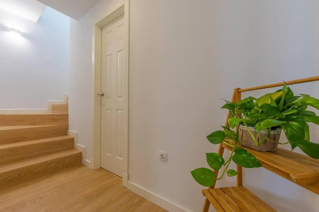 Centric Modern Top Floor Apartment With Terrace, Sea View And Parking Top Quality Beds 塔里法